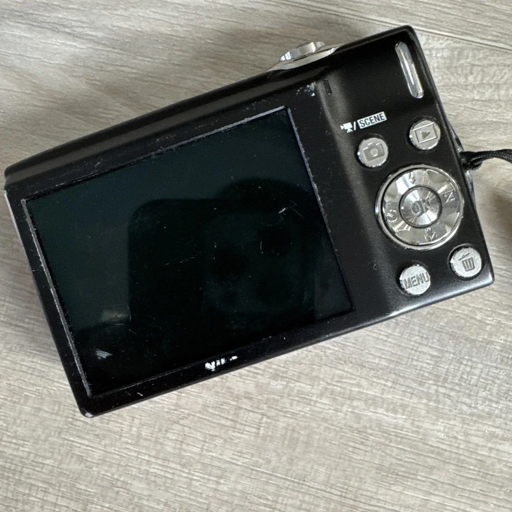 Nikon COOLPIX S3000 12.0‎ MP Digital Camera 4X Optical Zoom Plum Lens Error